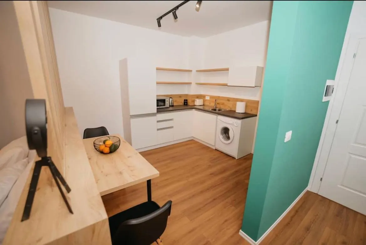 Tirana Green Apartment 0*,